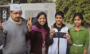 arvind kejriwal wife sunita children pictures