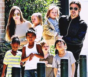 angelina-jolie-and-brad-pitt-with-children-pics