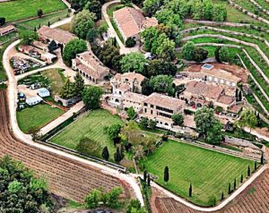 brad-pitt-home-in-chateau-miraval